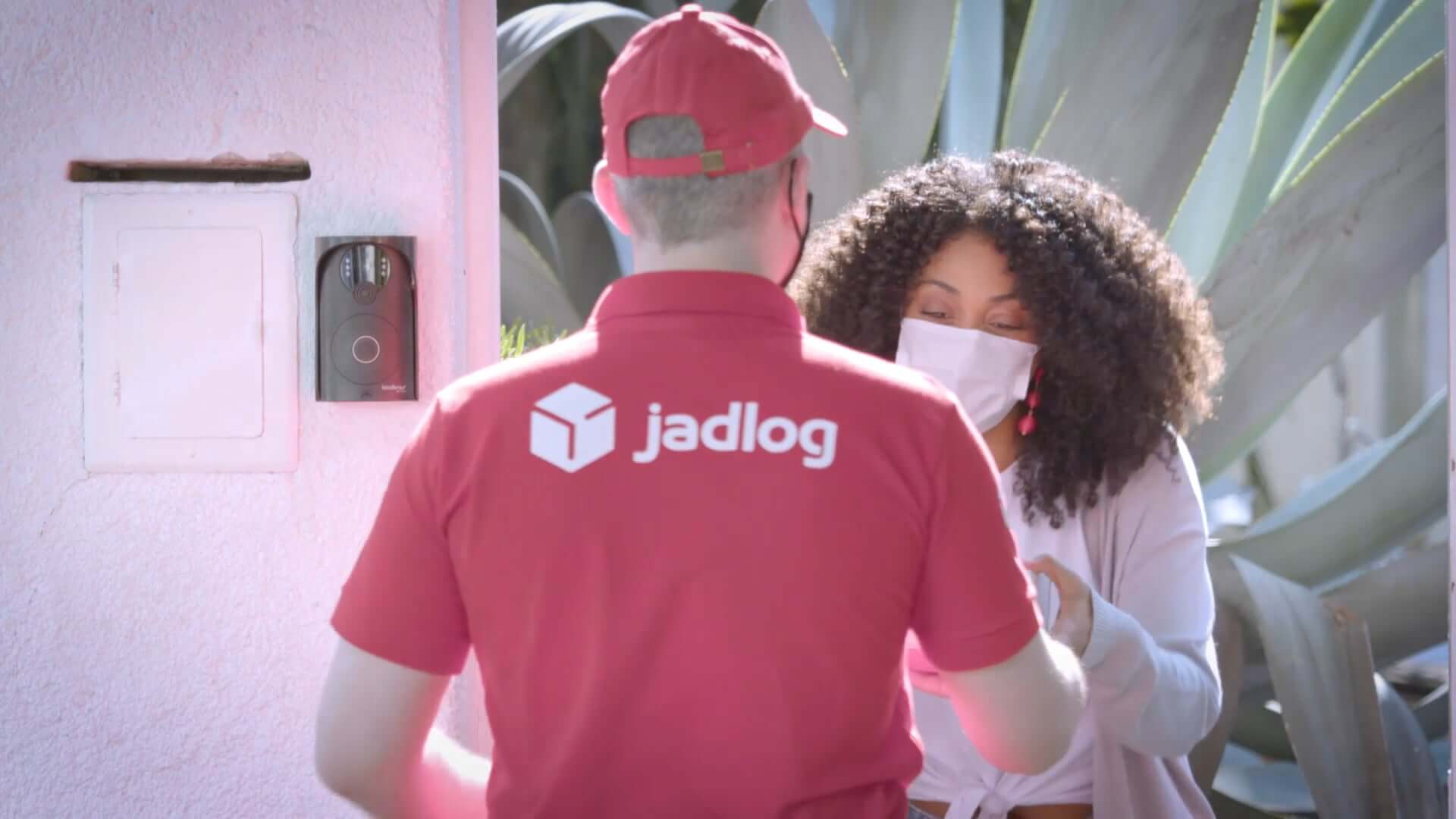Entregador em campanha da Jadlog