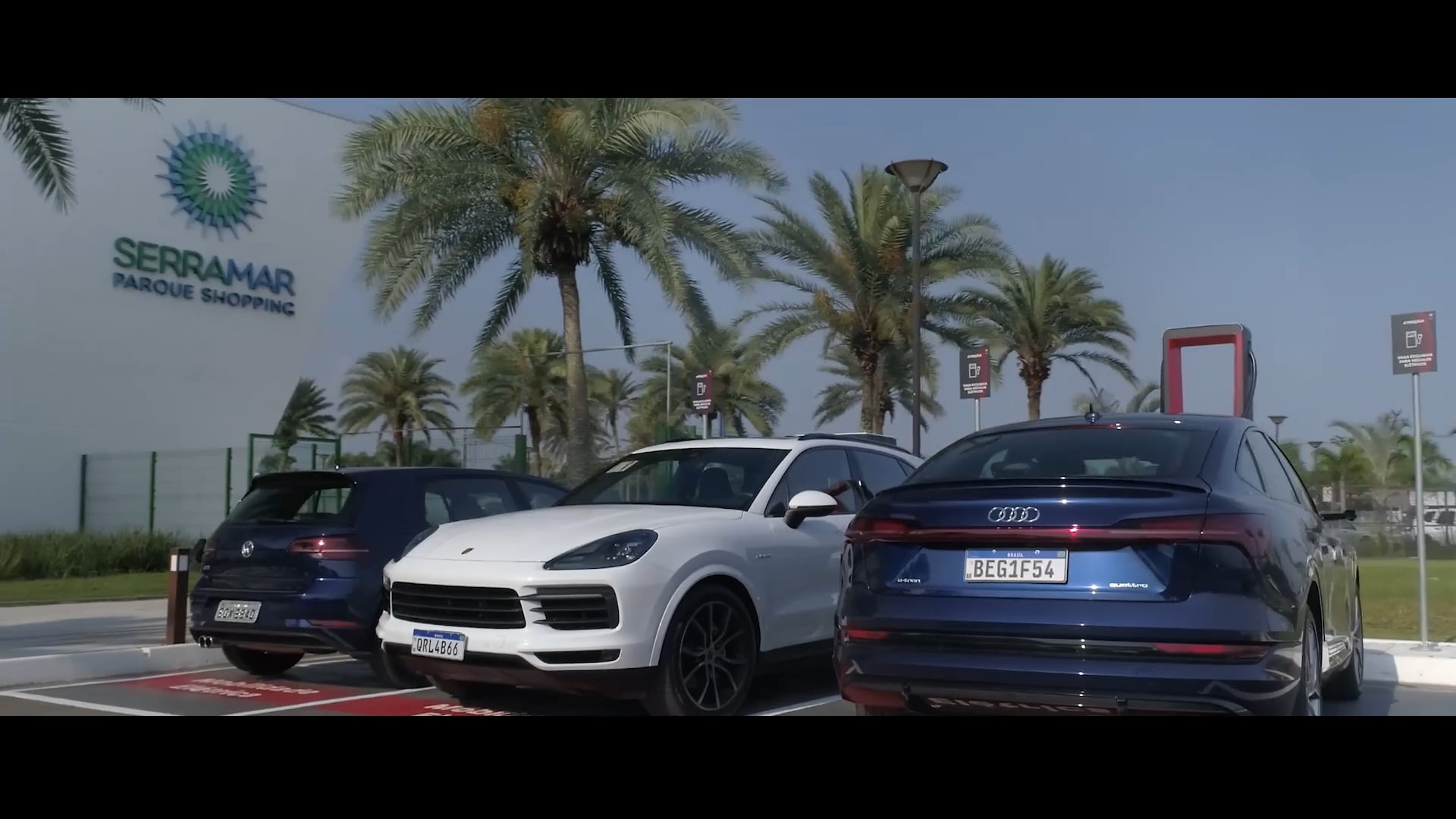 Carros elétricos no Serramar Parque Shopping